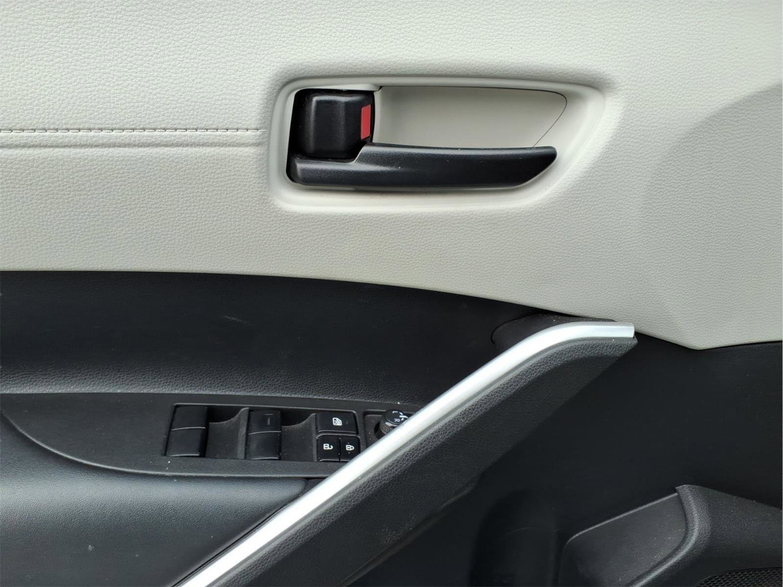 Used 2022 Toyota Corolla Cross LE image 16