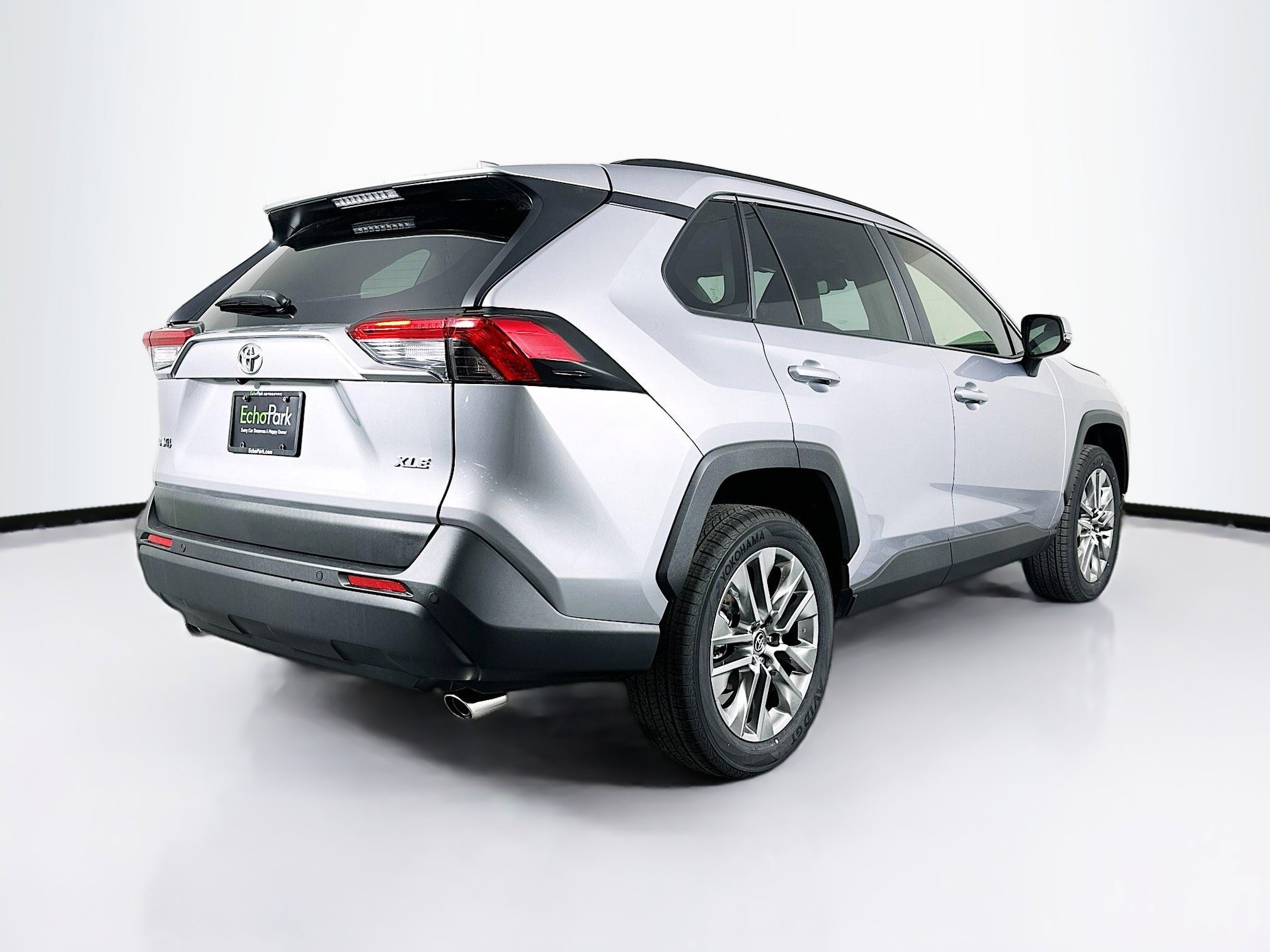 Used 2025 Toyota RAV4 XLE Premium w/ Weather Package FWD image 9