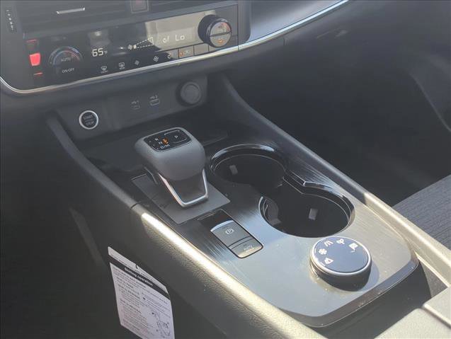 Used 2023 Nissan Rogue SV image 14