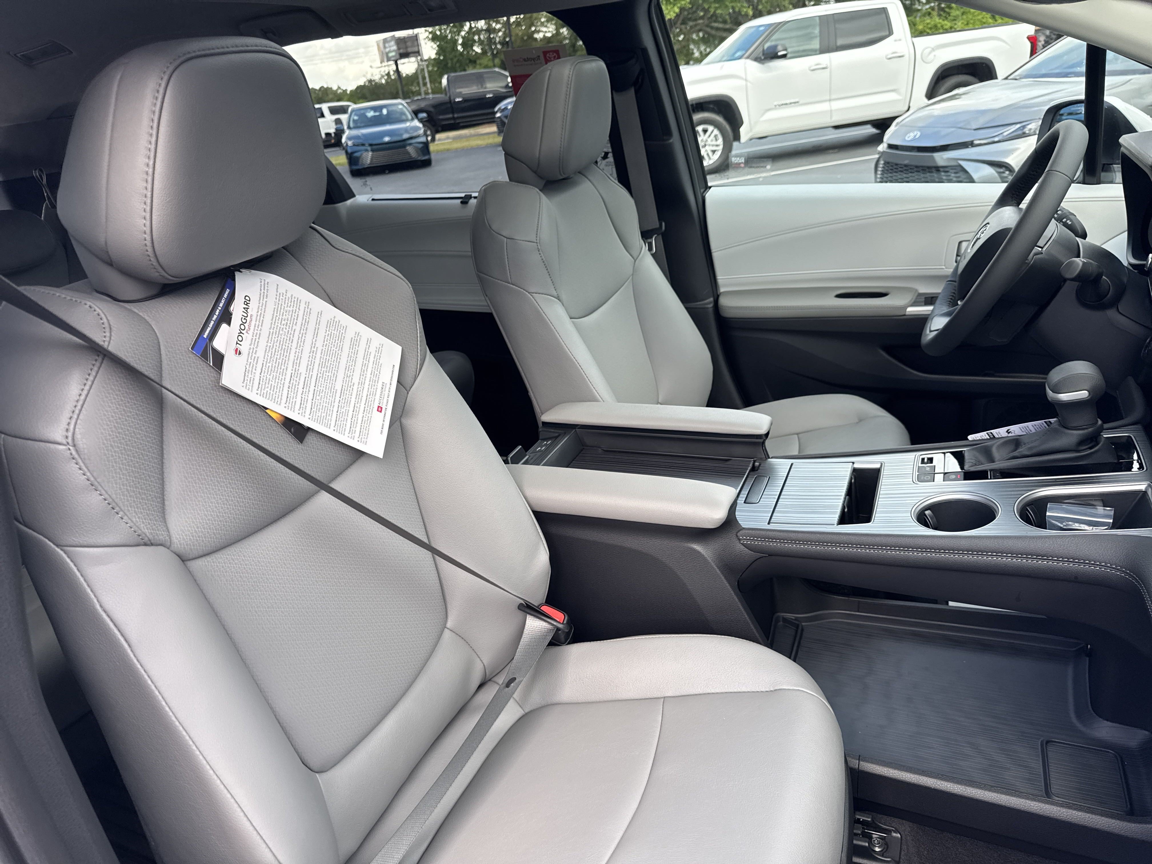 New 2025 Toyota Sienna XLE FWD image 33