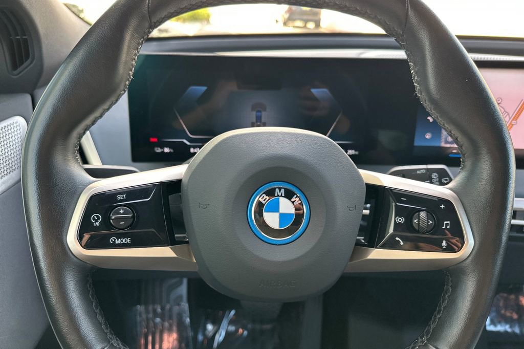 Used 2023 BMW iX M60 image 27