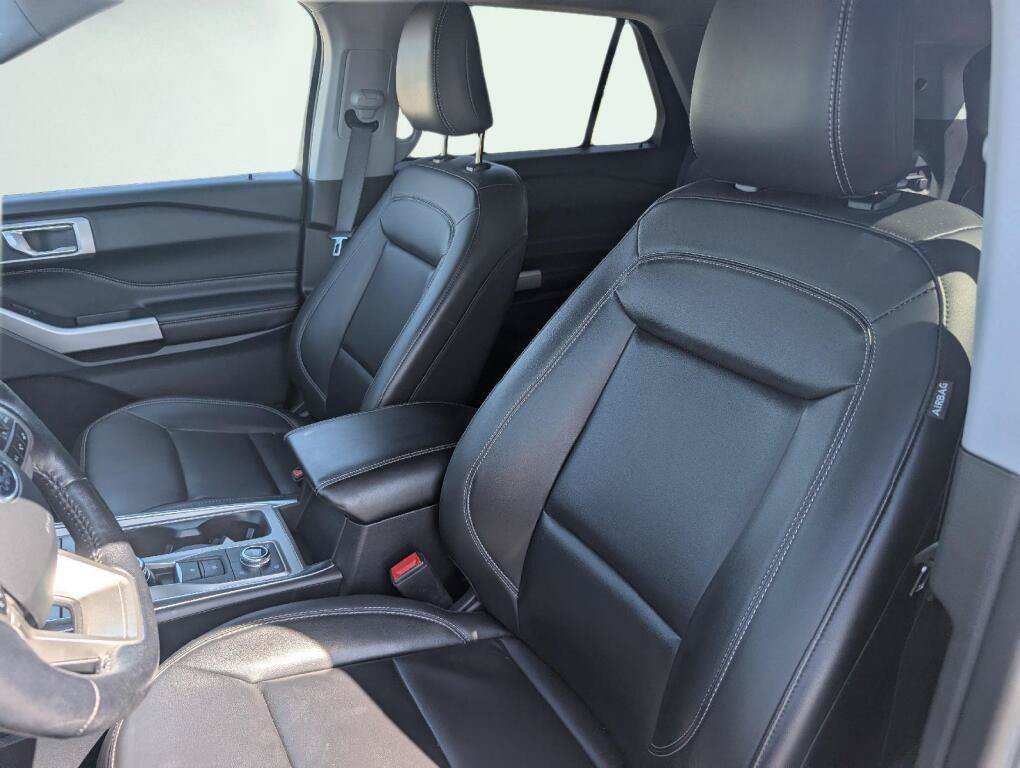 Used 2022 Ford Explorer XLT w/ Equipment Group 202A AWD/4WD image 10