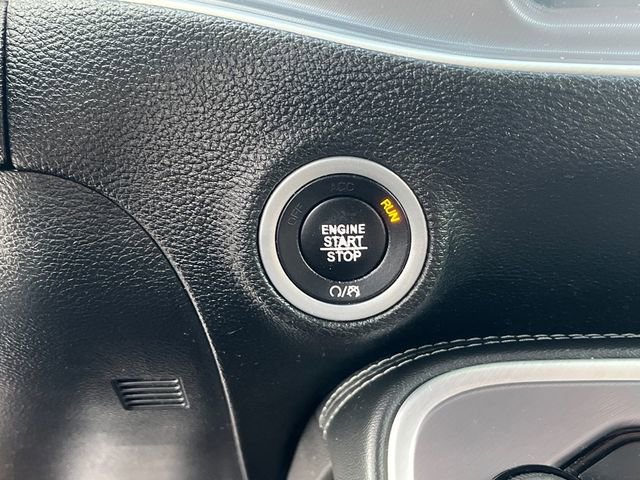 Used 2022 Dodge Challenger SXT w/ Blacktop Package image 10