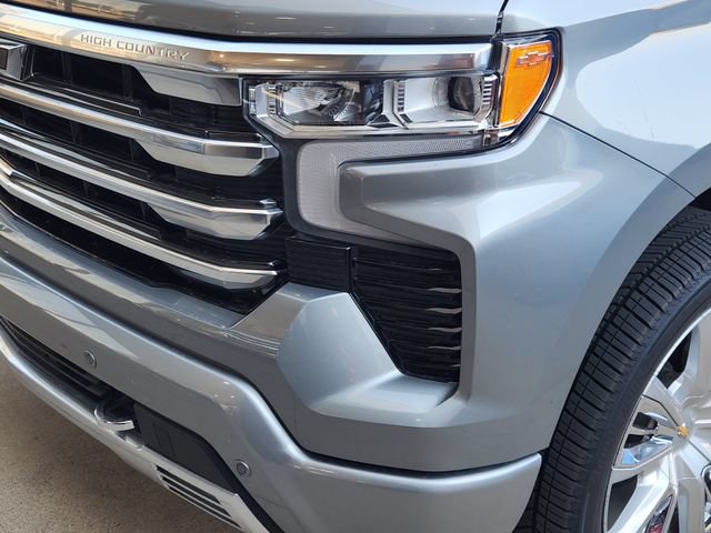 Used 2025 Chevrolet Silverado 1500 High Country w/ High Country Premium Package AWD/4WD image 8