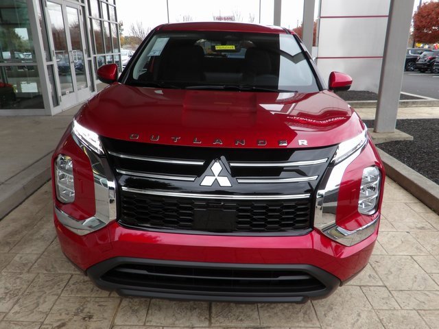 New 2025 Mitsubishi Outlander ES image 2