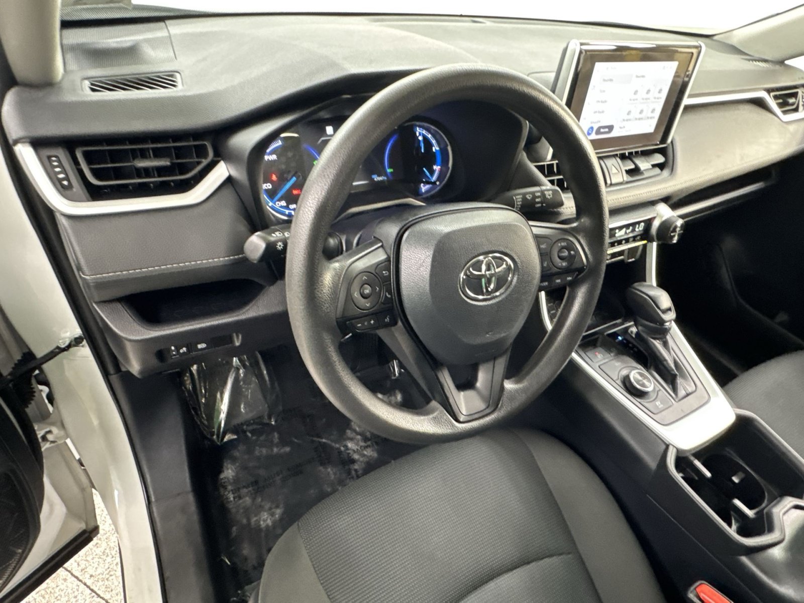 Used 2024 Toyota RAV4 LE AWD/4WD image 13