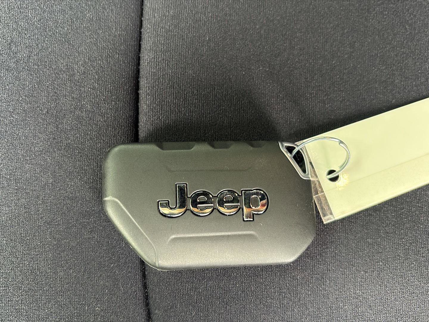 Used 2025 Jeep Wrangler Unlimited Sport AWD/4WD image 36