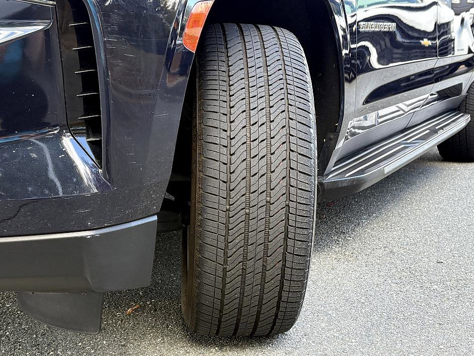 Used 2022 Chevrolet Suburban High Country image 32