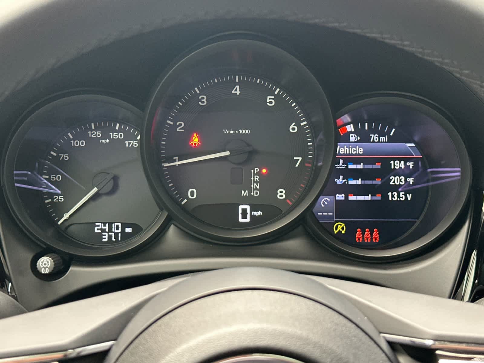 Certified 2025 Porsche Macan AWD/4WD image 28