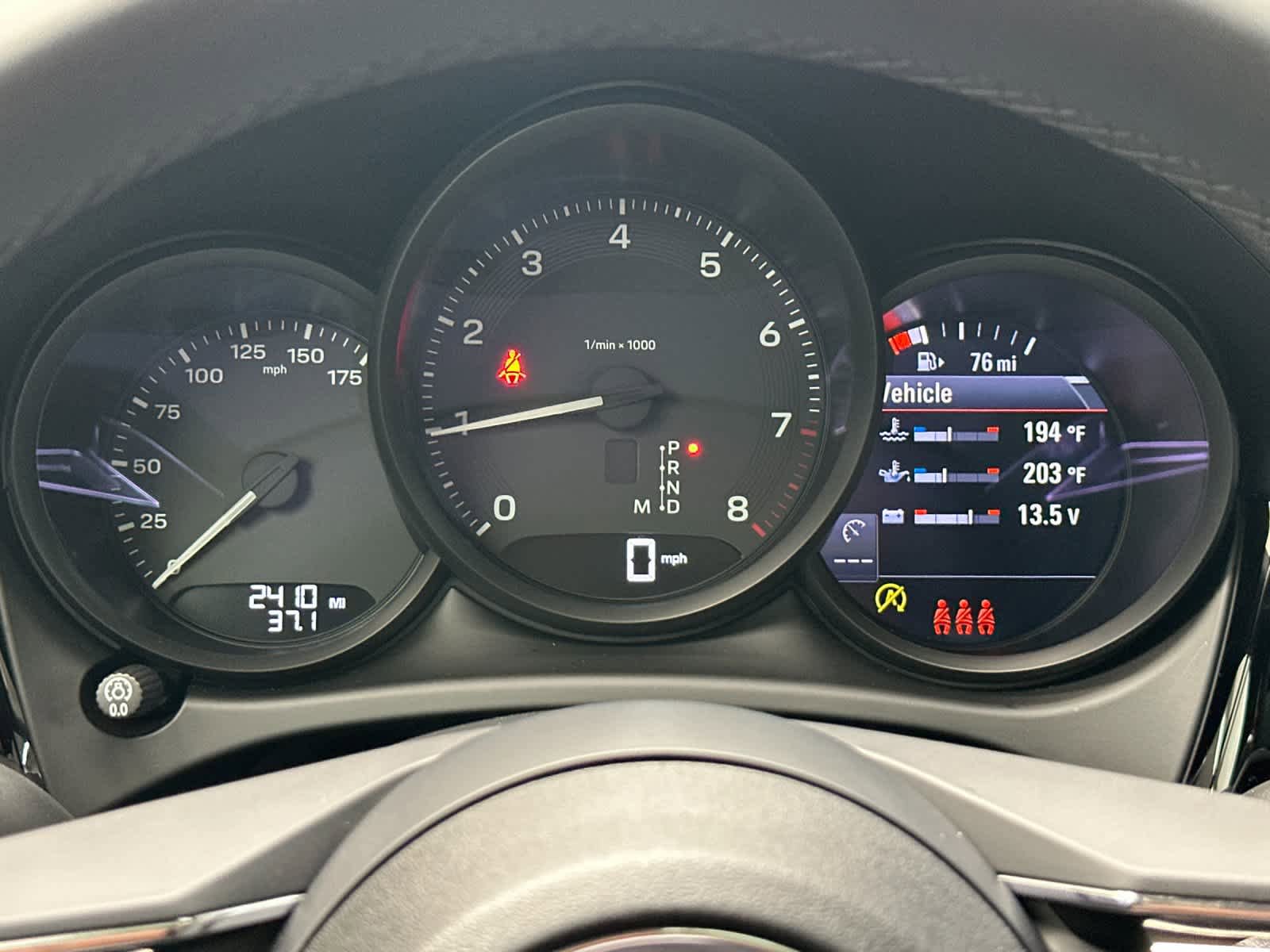 Certified 2025 Porsche Macan AWD/4WD image 28