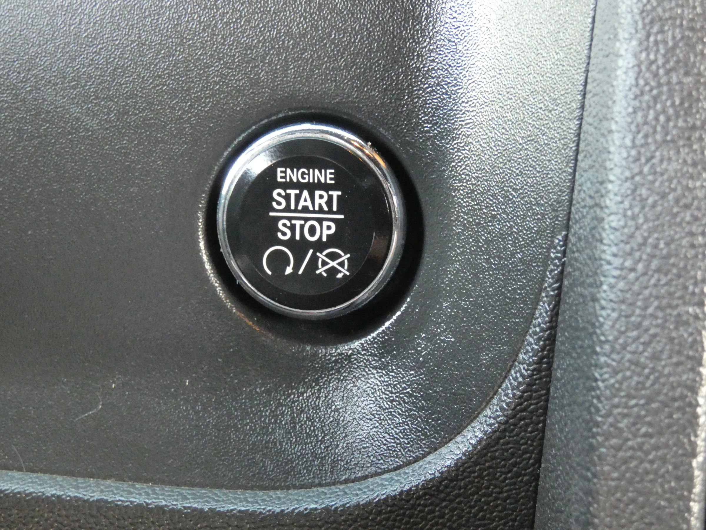 Used 2013 Dodge Challenger SXT image 42