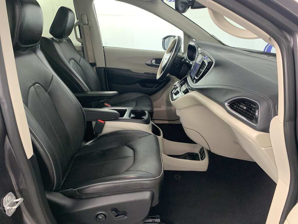 Used 2019 Chrysler Pacifica Limited FWD image 37