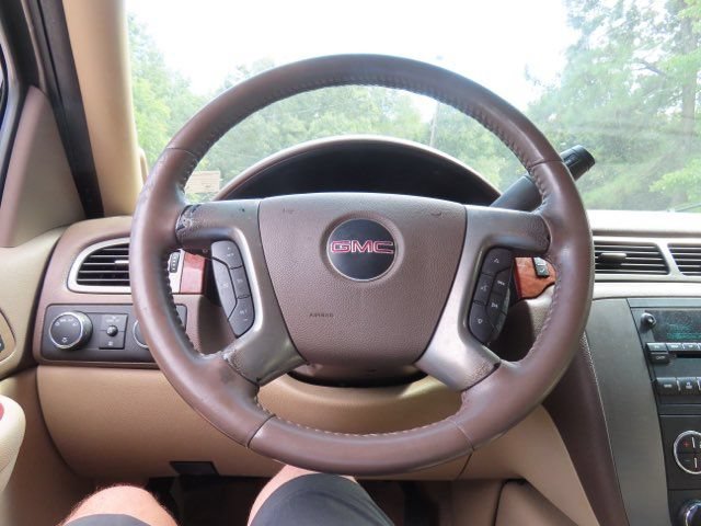 Used 2008 GMC Yukon SLT w/ SLT Preferred Equipment Group AWD/4WD image 28