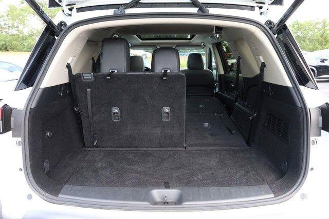 Used 2025 Nissan Pathfinder SL w/ SL Premium Package FWD image 8