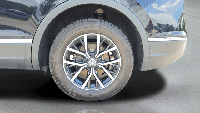 Used 2021 Volkswagen Tiguan SE w/ Panoramic Sunroof Package AWD/4WD image 44