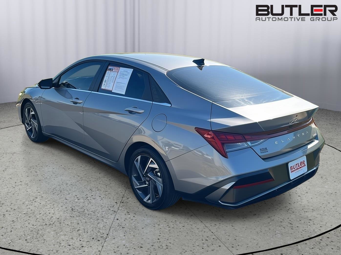 Used 2025 Hyundai Elantra Limited image 4