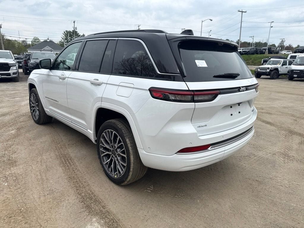 New 2026 Jeep Grand Cherokee Summit AWD/4WD image 3