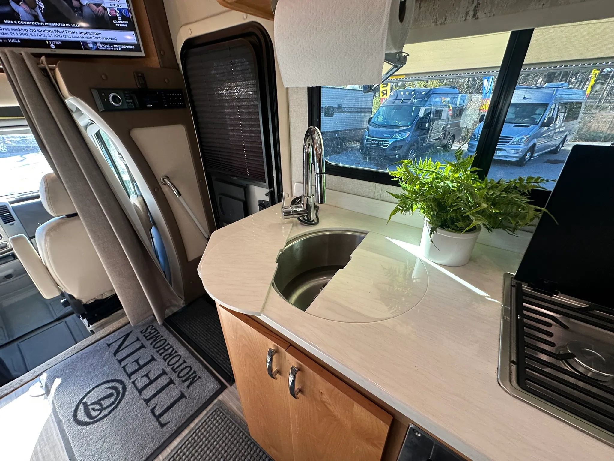 Used 2017 Mercedes-Benz Sprinter 3500 image 32
