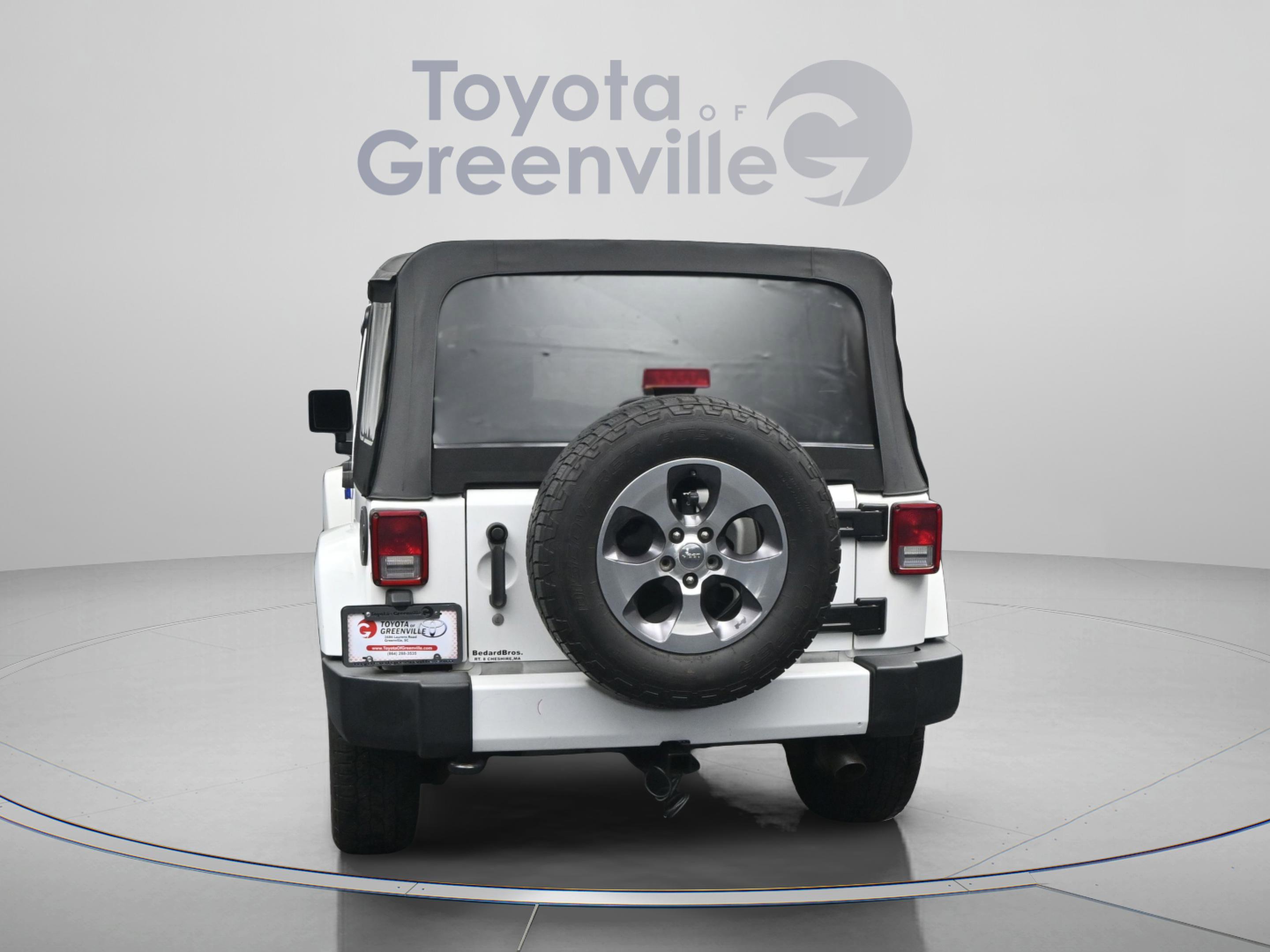 Used 2016 Jeep Wrangler Unlimited Sahara w/ Connectivity Group image 12