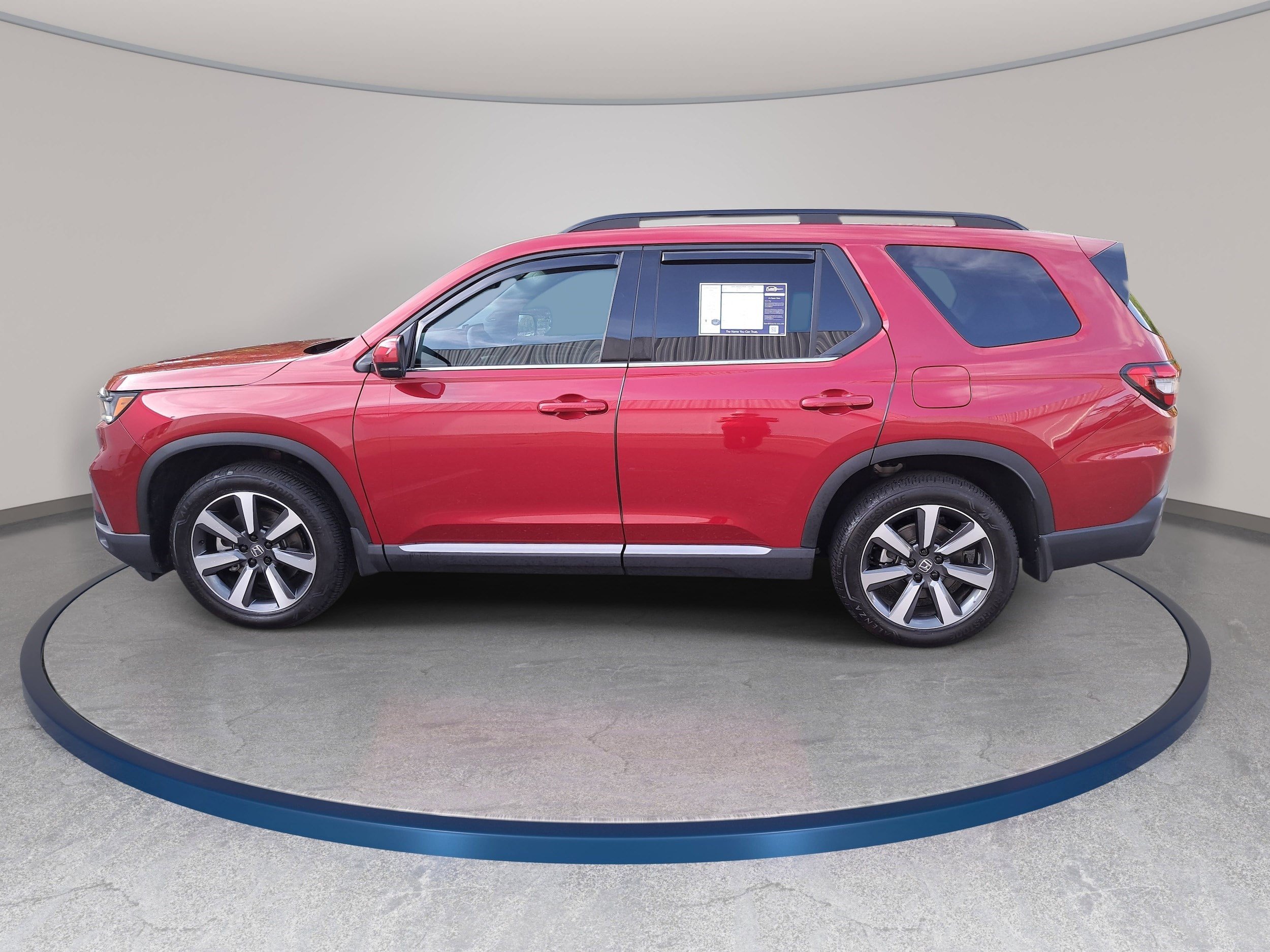Used 2025 Honda Pilot Touring image 8