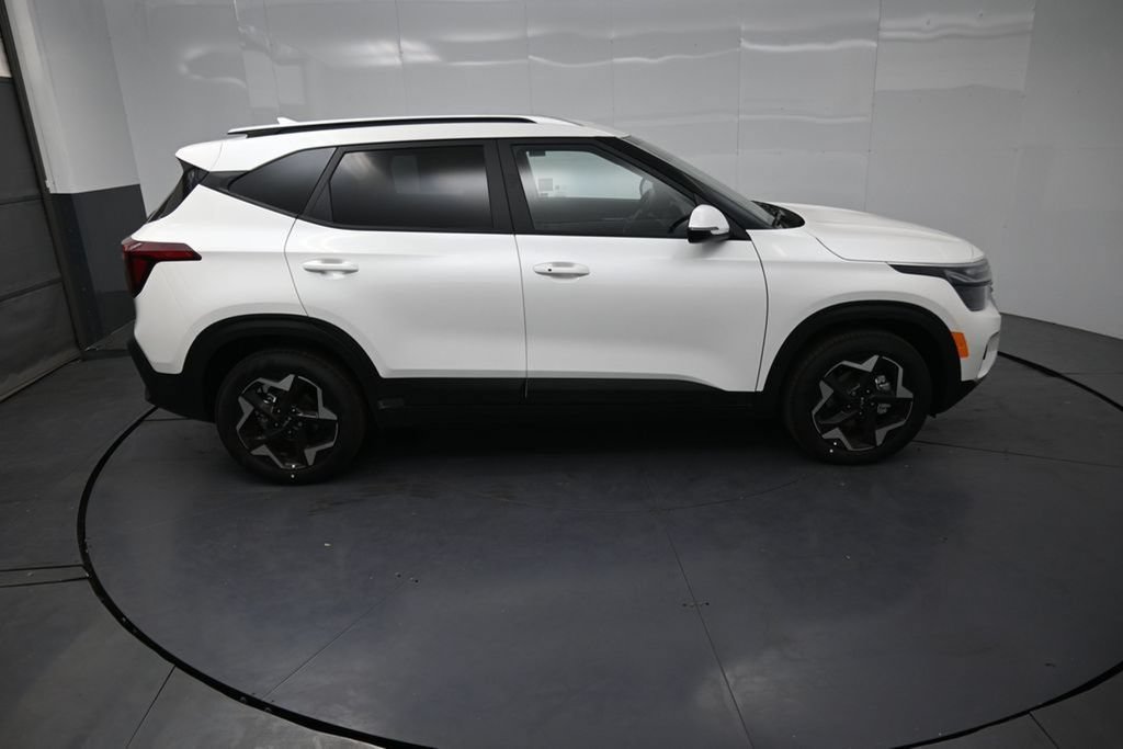 New 2026 Kia Seltos S FWD image 11