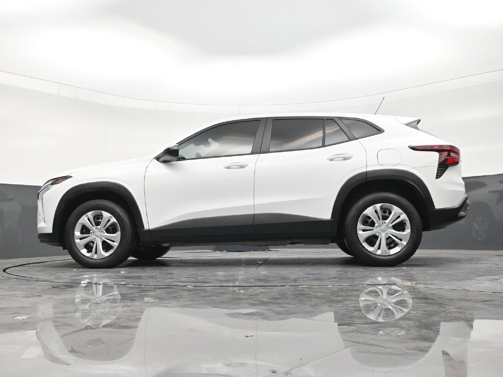 Used 2024 Chevrolet Trax LS FWD image 21