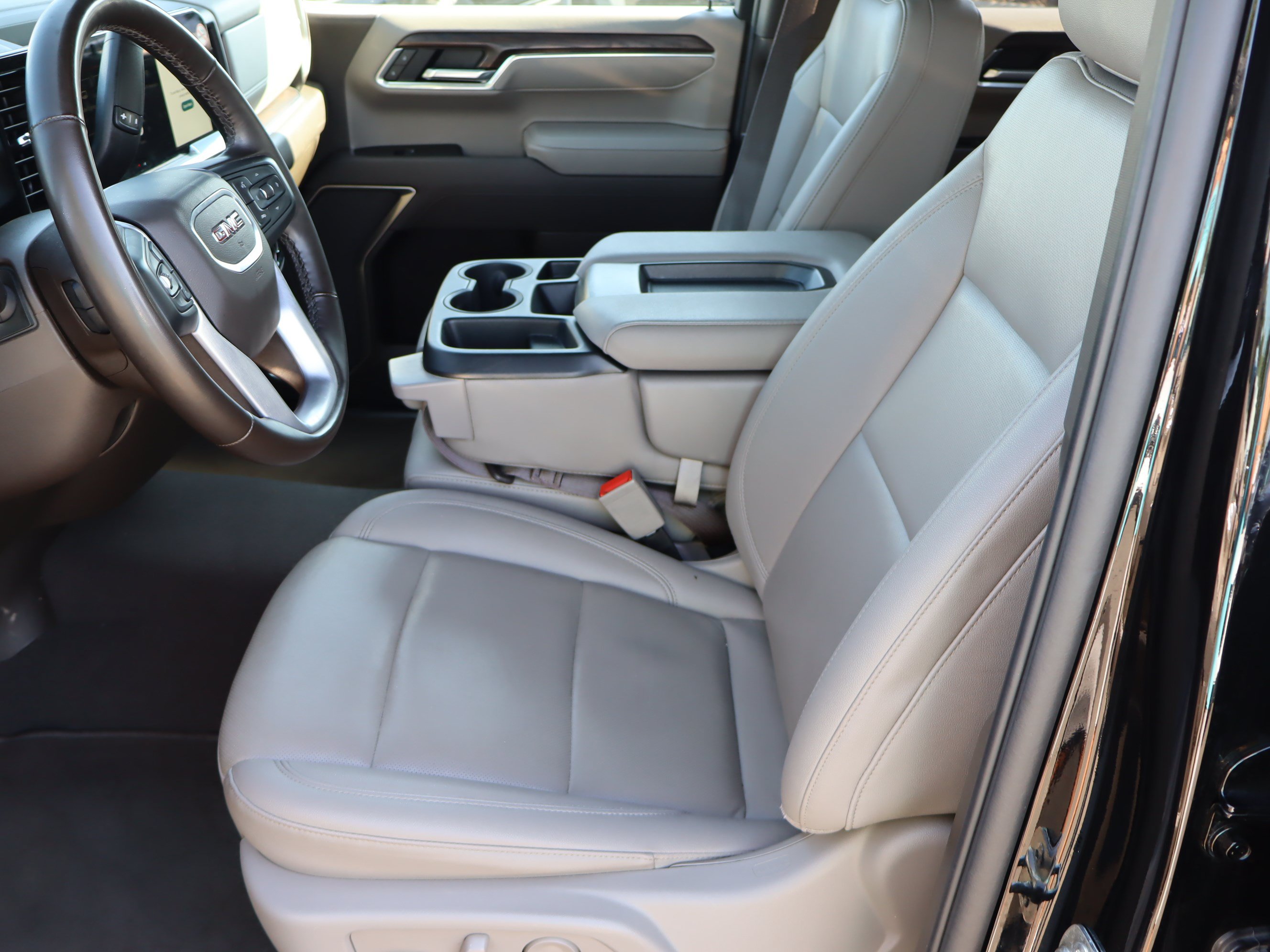 Used 2025 GMC Sierra 1500 SLT AWD/4WD image 18