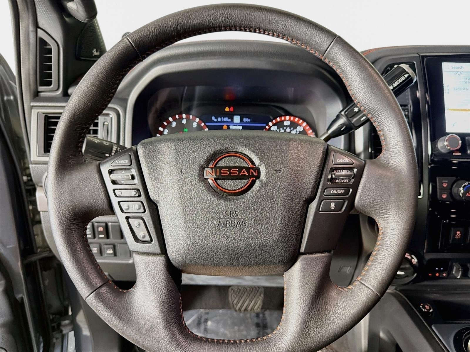 Used 2024 Nissan Titan PRO-4X w/ Pro-4x Convenience Package AWD/4WD image 12