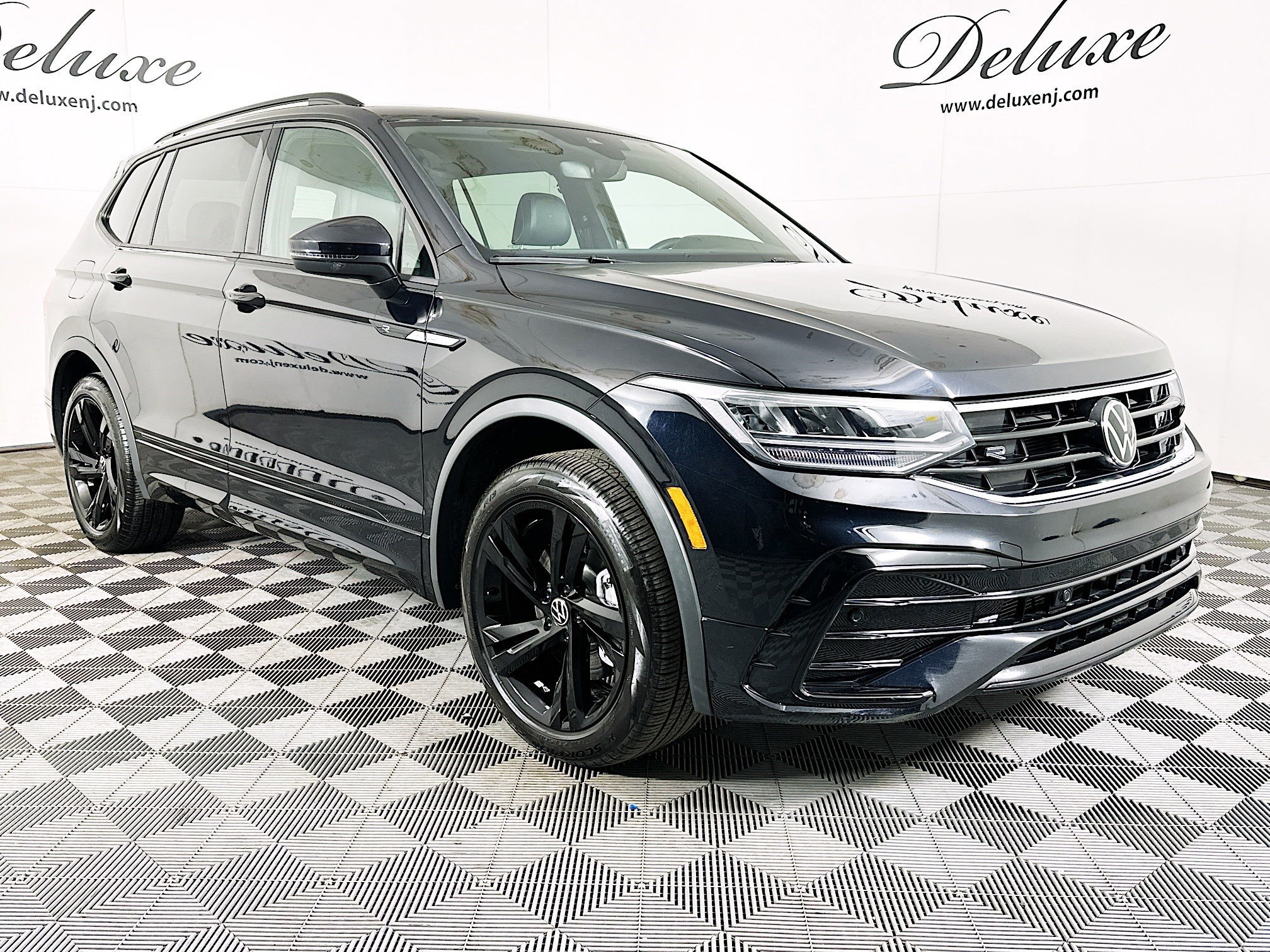 Used 2024 Volkswagen Tiguan SE R-Line