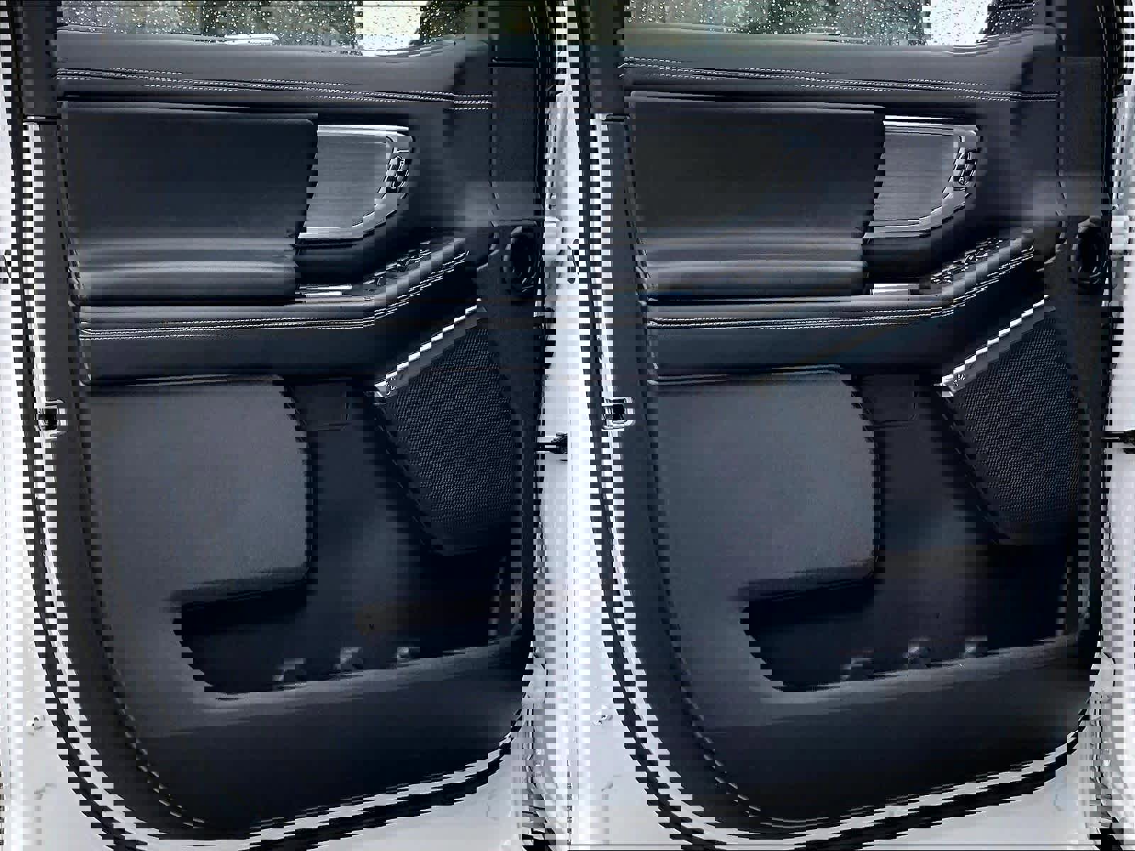 Used 2025 Ford Expedition Platinum image 9