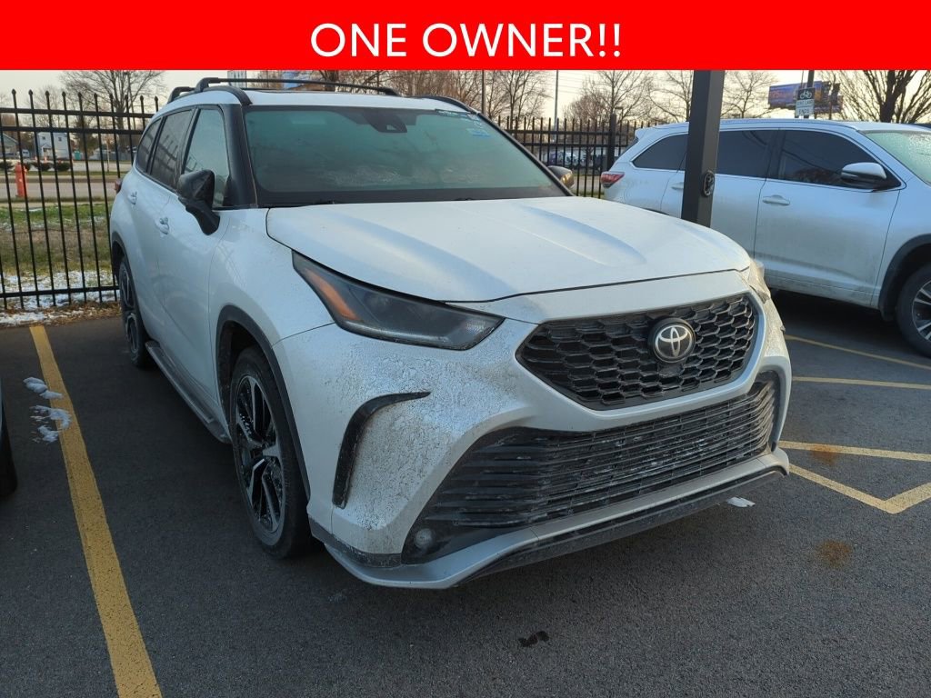 Used 2022 Toyota Highlander XSE image 3