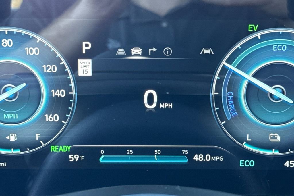 Used 2025 Hyundai Elantra Limited image 23