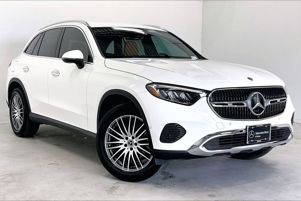 Used 2026 Mercedes-Benz GLC 300 image 1