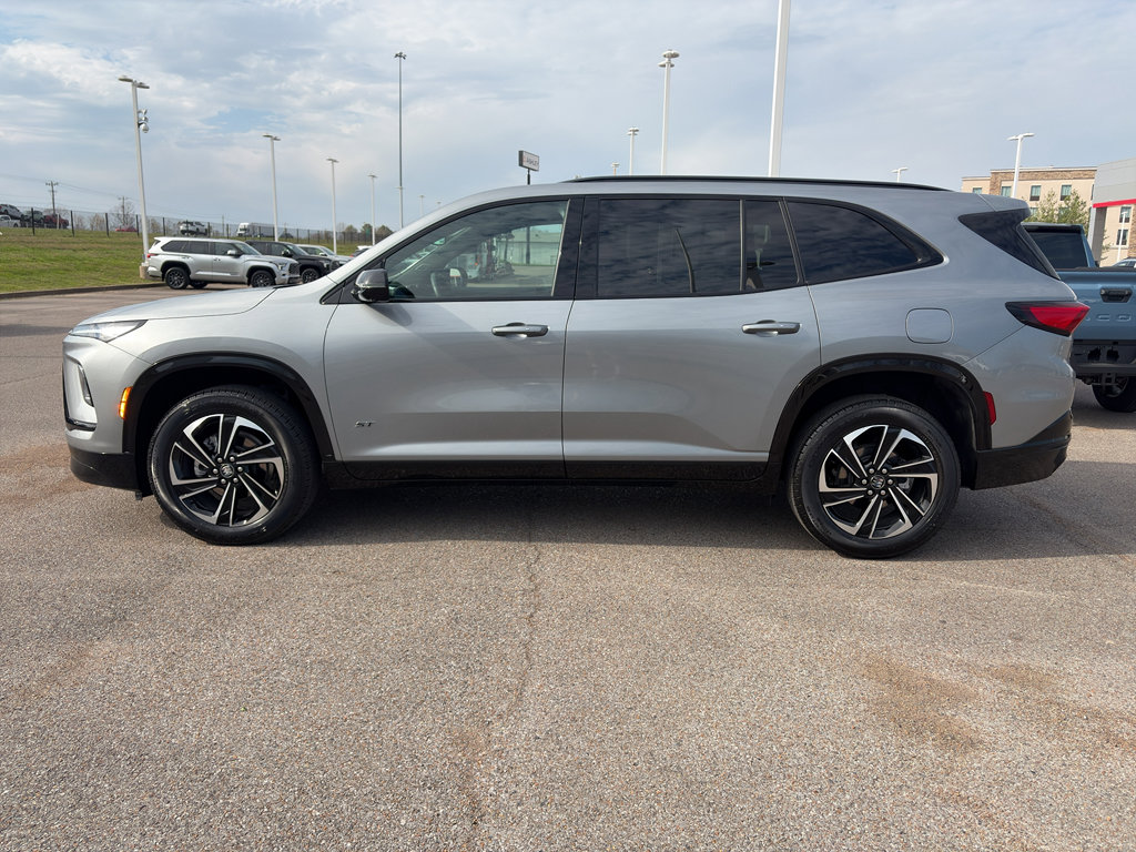 Used 2025 Buick Enclave Sport Touring FWD image 2