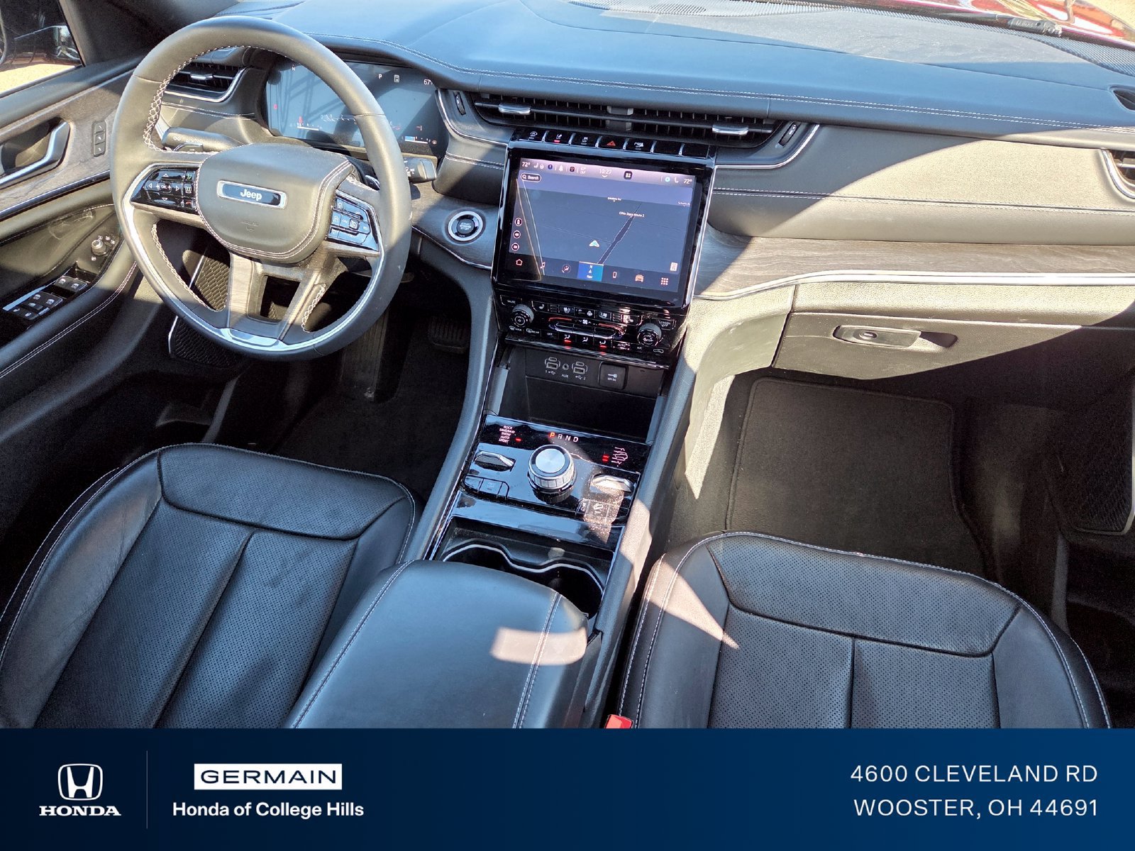 Used 2023 Jeep Grand Cherokee Overland AWD/4WD image 24