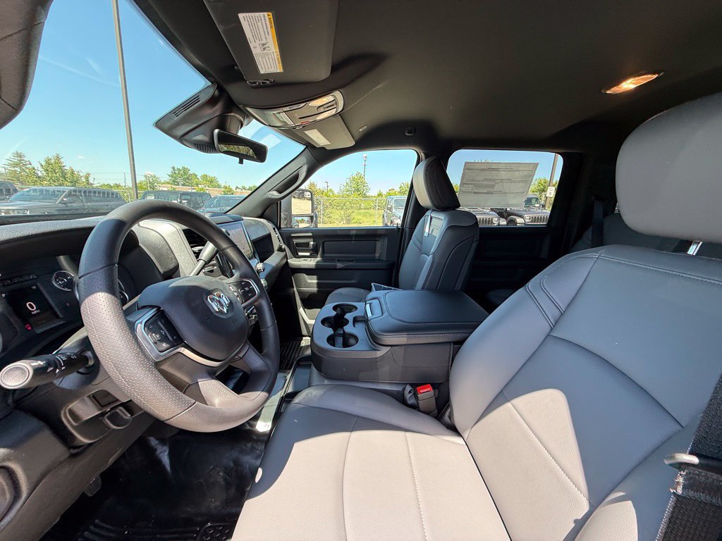 New 2026 RAM 3500 Tradesman AWD/4WD image 12