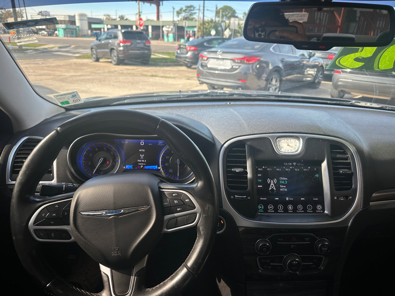 Used 2018 Chrysler 300 Touring L image 8