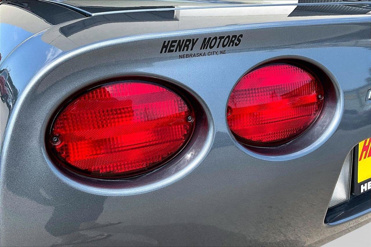 Used 2004 Chevrolet Corvette Coupe w/ Roof Package RWD image 23