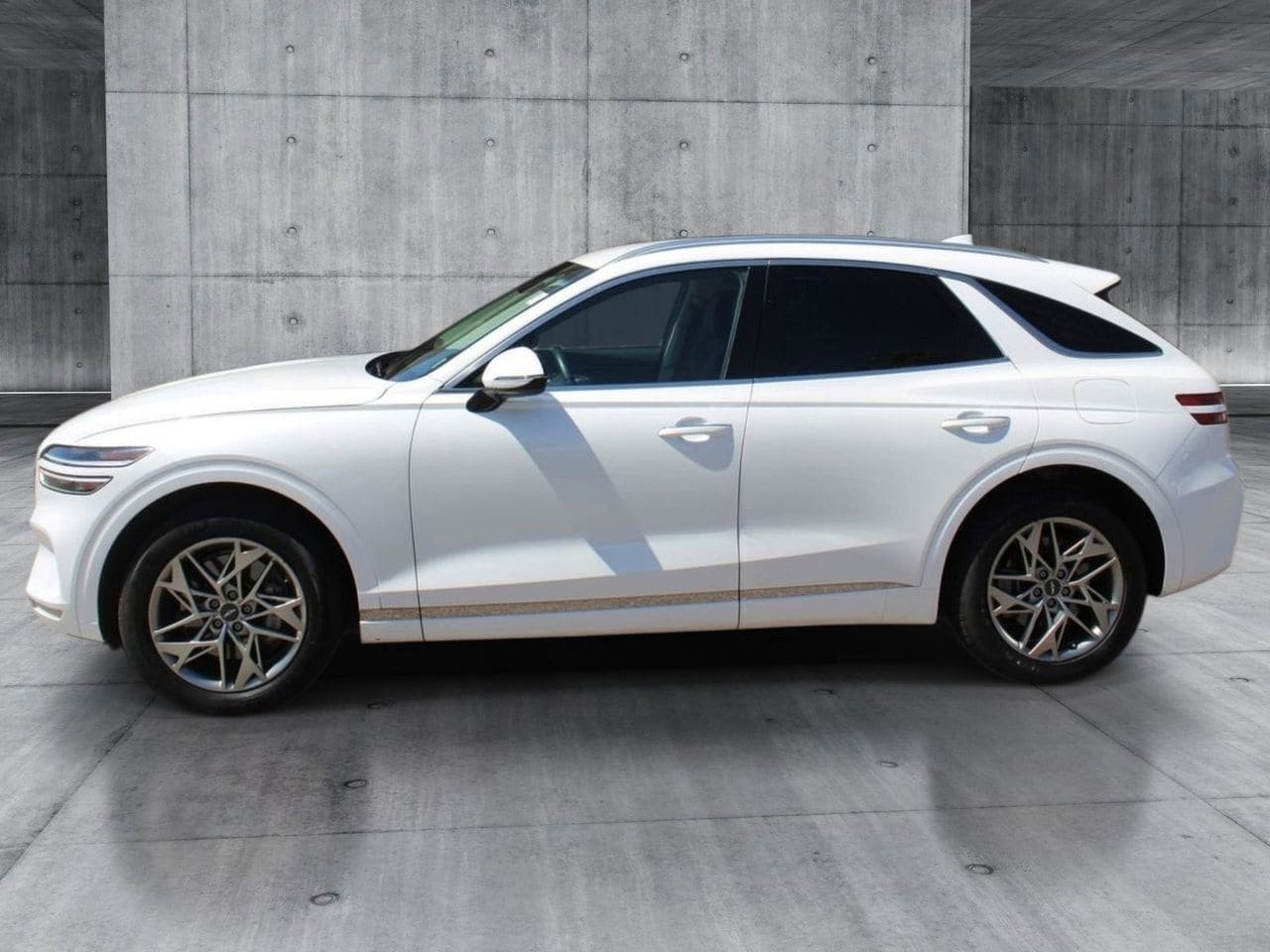 Used 2025 Genesis GV70 2.5T AWD/4WD image 3