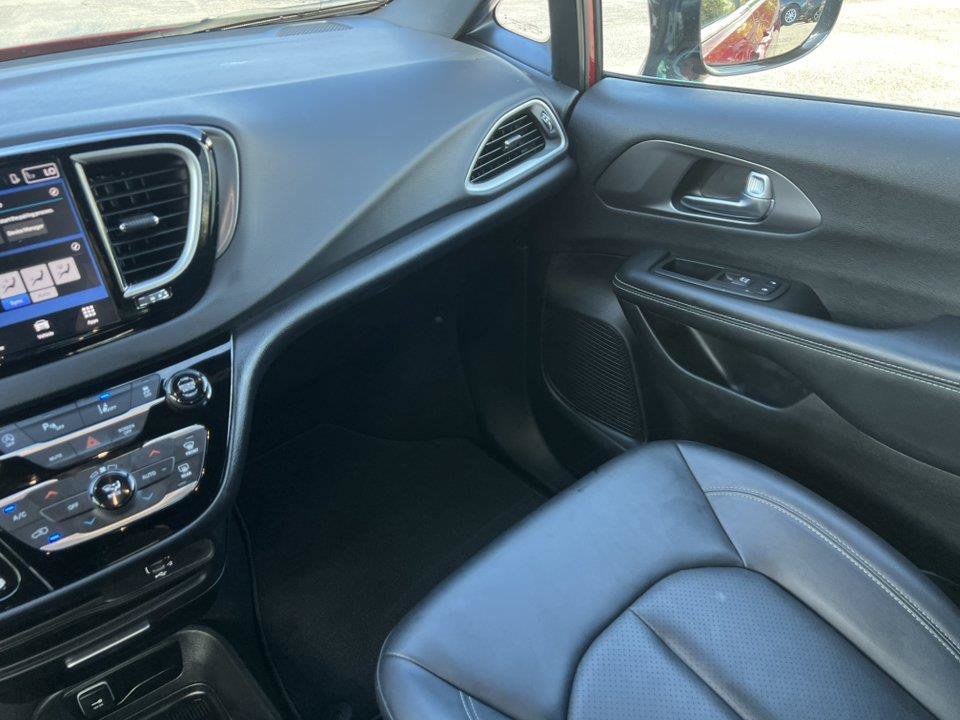 Used 2026 Chrysler Pacifica Select FWD image 31