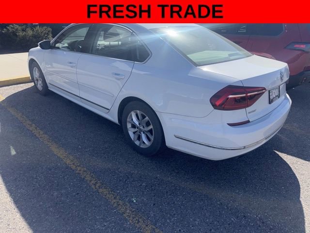 Used 2017 Volkswagen Passat 1.8T S image 4