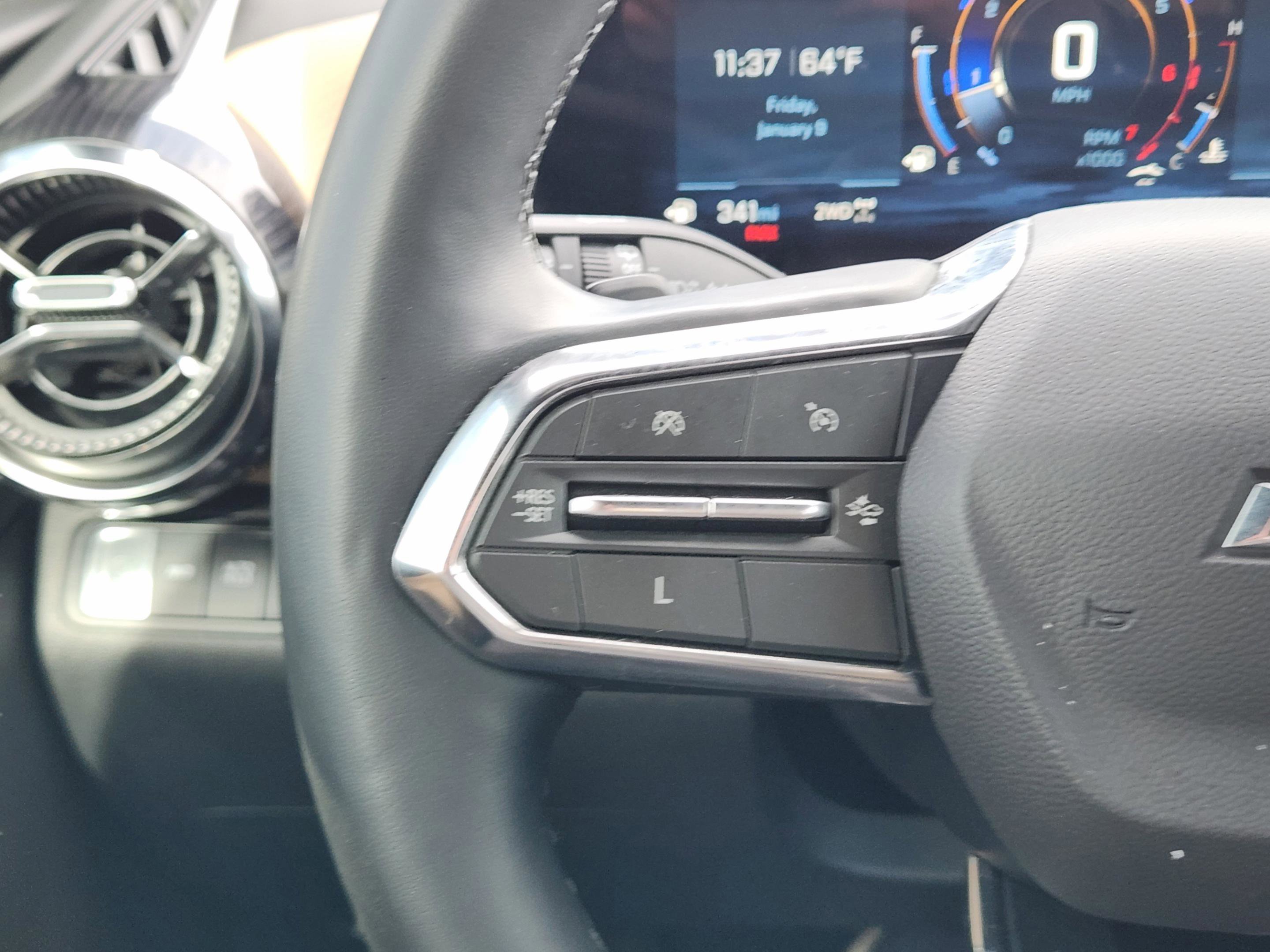 Used 2025 Chevrolet Equinox ACTIV w/ Safety and Technology Package image 33