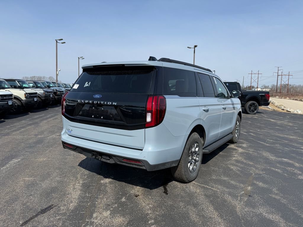 New 2026 Ford Expedition Active image 16