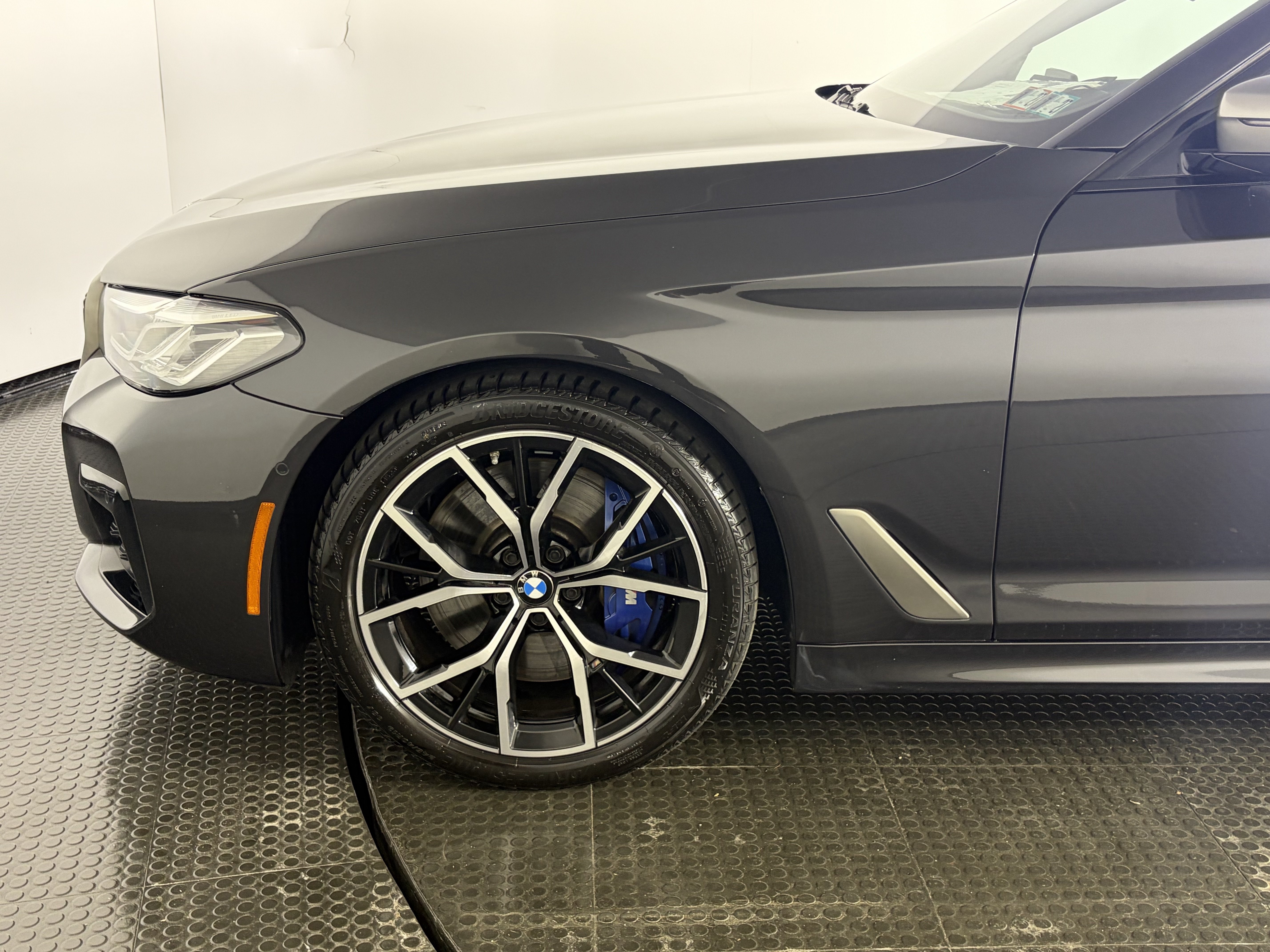Certified 2023 BMW M550i xDrive AWD/4WD image 4