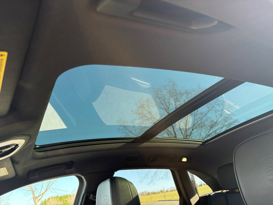 Certified 2025 Porsche Macan image 19