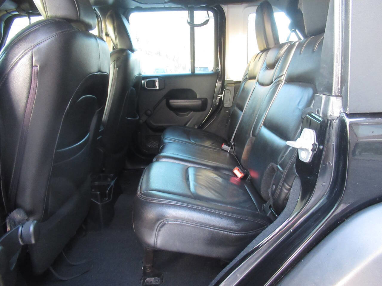 Used 2018 Jeep Wrangler Unlimited Sport image 17