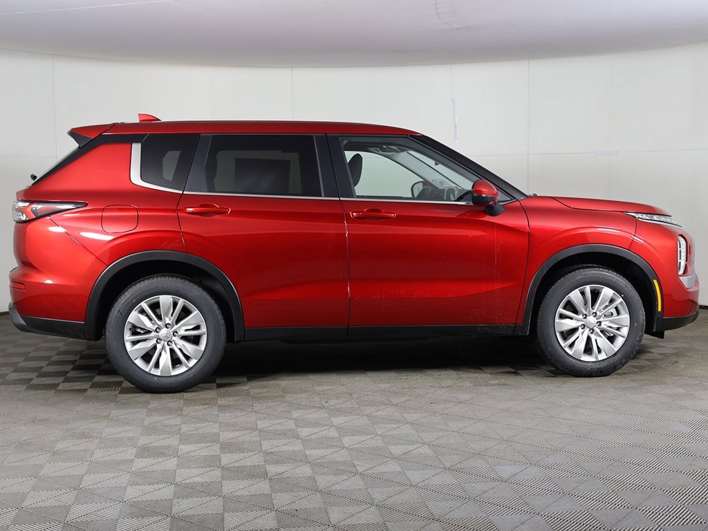 New 2026 Mitsubishi Outlander ES image 18