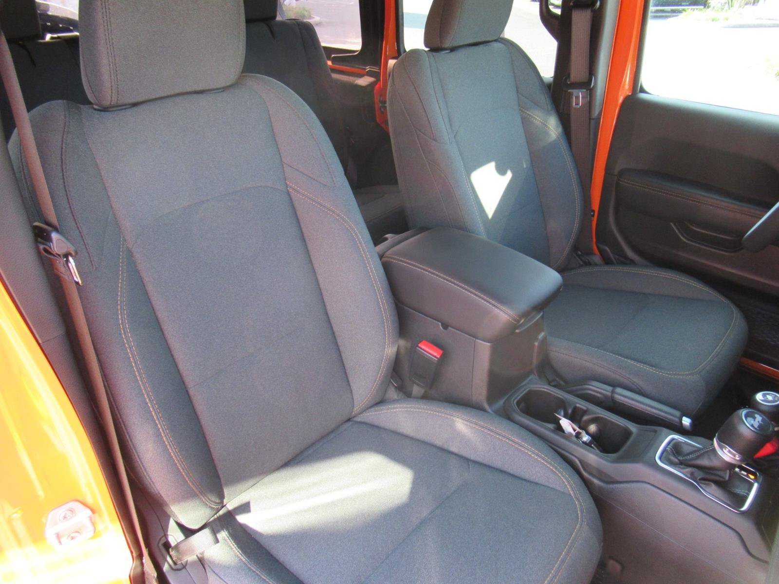 Used 2025 Jeep Wrangler Unlimited Sahara AWD/4WD image 9