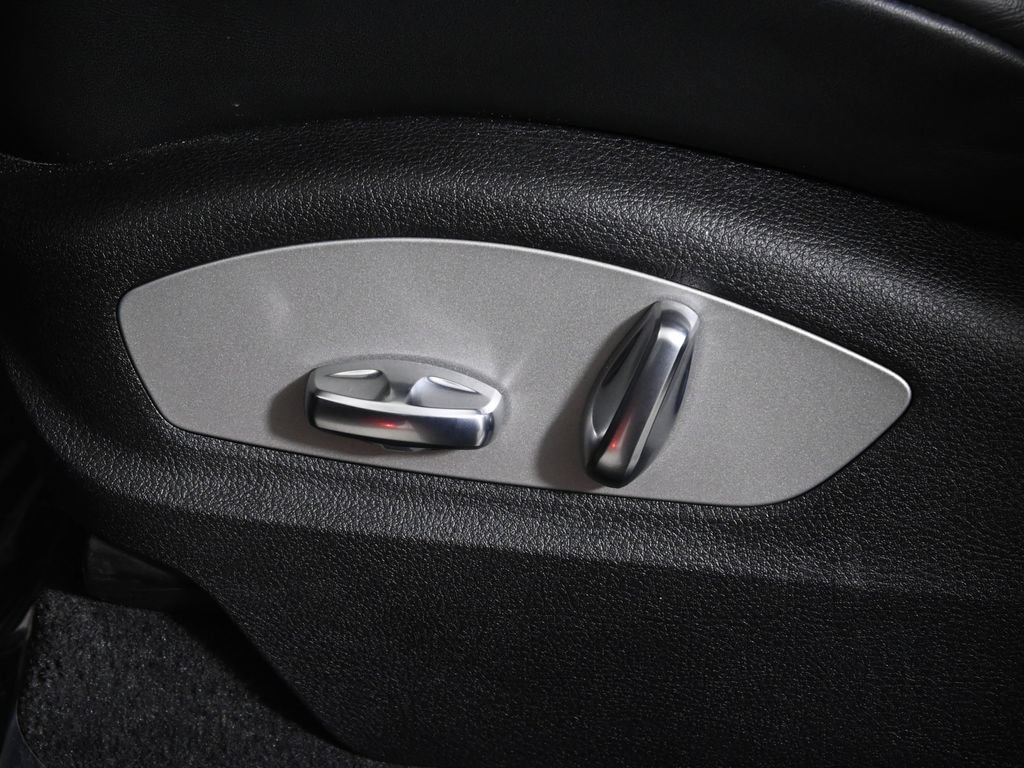 Used 2024 Porsche Macan GTS AWD/4WD image 31