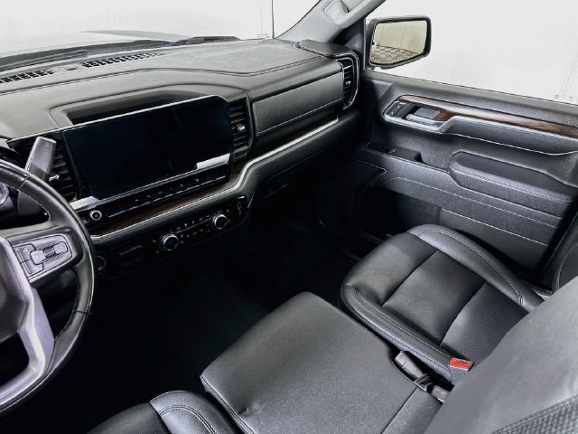Used 2025 GMC Sierra 1500 SLT AWD/4WD image 28